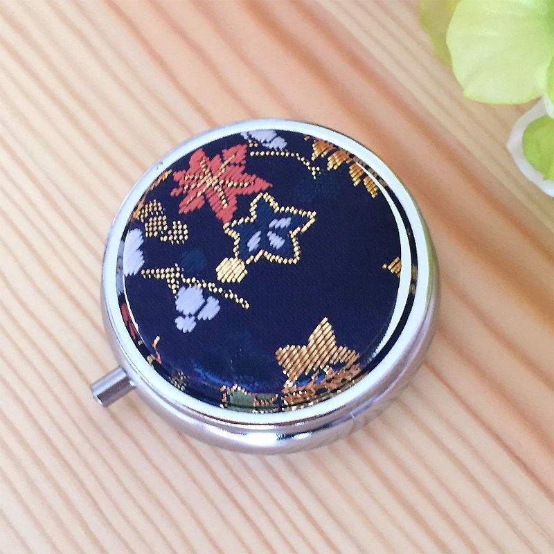 Pillbox with Japanese pattern, Kimono - Silver - 3 Partitions - Gold Brocade - อื่นๆ - โลหะ สีน้ำเงิน