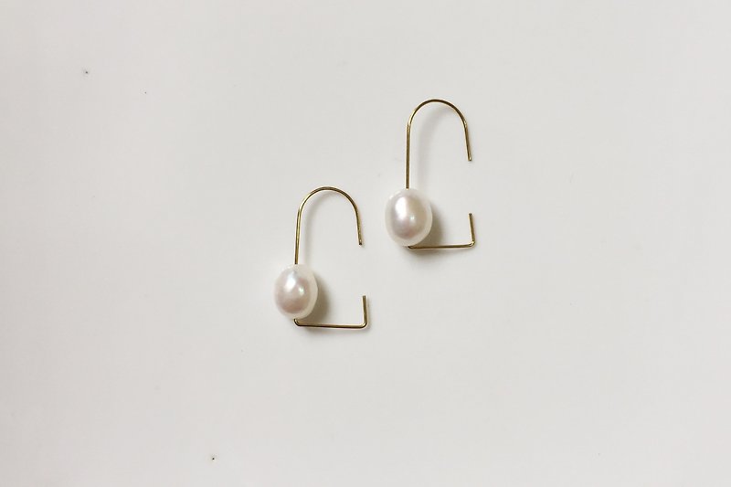 Hook pearl shape earrings - Earrings & Clip-ons - Other Metals White