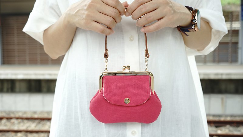 Your exclusive color macaron series pocket mouth kiss lock bag踯躅つつじ can be portable - Messenger Bags & Sling Bags - Cotton & Hemp 