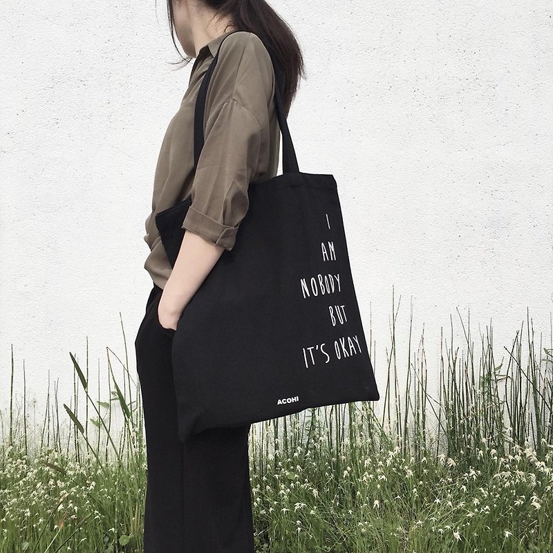 ACOHI IT'S OK canvas bag (black) - กระเป๋าแมสเซนเจอร์ - วัสดุอื่นๆ สีดำ