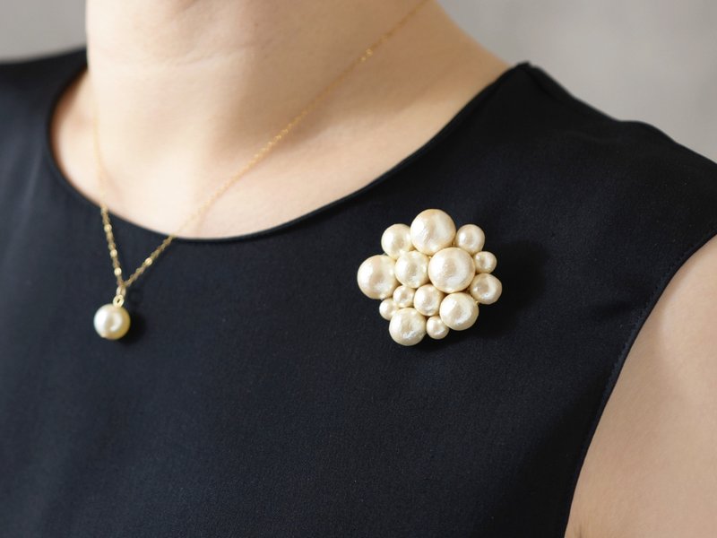 【ブローチ】コットンパールの結晶・中サイズ - 胸針 - 其他材質 白色