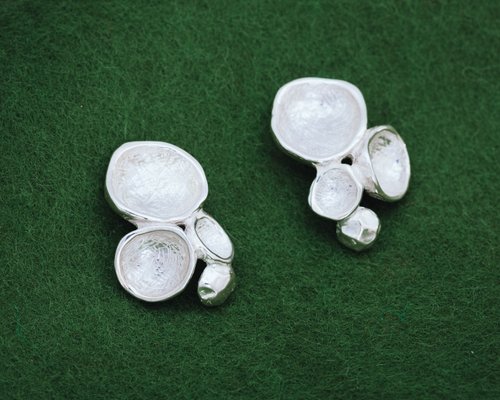 泡 ピアス/イヤリング ブリタニアシルバー958 - ショップ Atelier