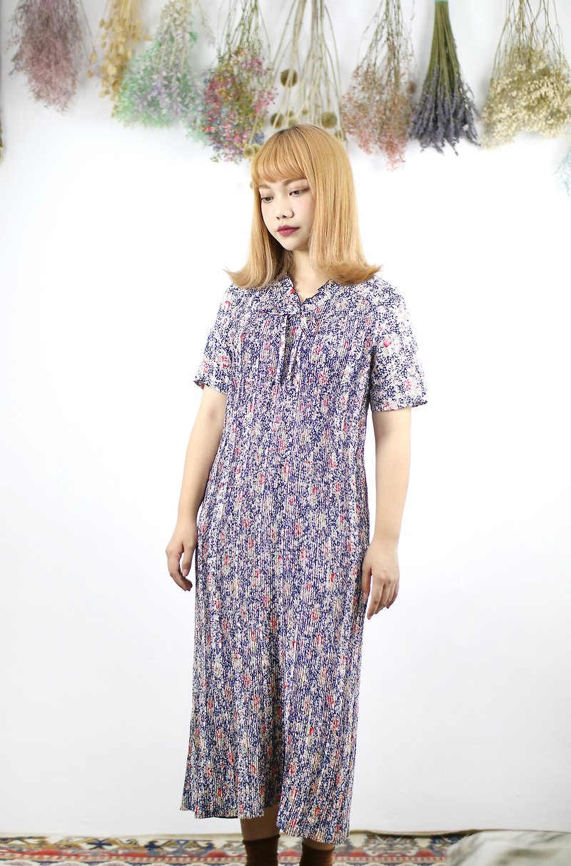 Back to Green:: 細節小百折 滿版花卉 vintage dress (DS-01) - 洋裝/連身裙 - 絲．絹 