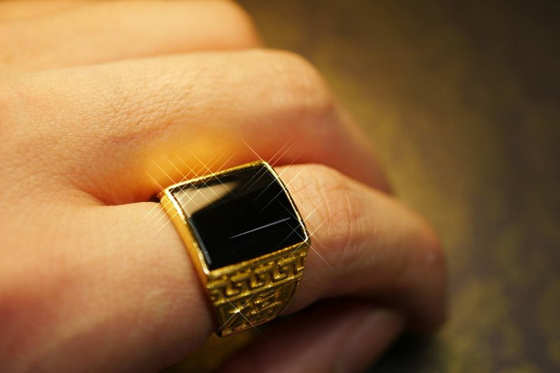 黃金戒指-黑鋯石方戒-男戒 - 戒指 - 24k 金 金色
