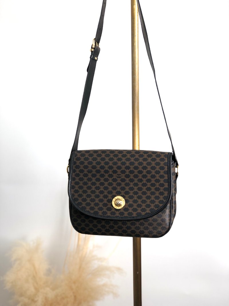 【 日本直送　名牌中古包 】CELINE セリーヌ マカダム ショルダーバッグ ブラック スターボール PVC レザー フラップ vintage  a8awaa - 側背包/斜背包 - 防水材質 黑色