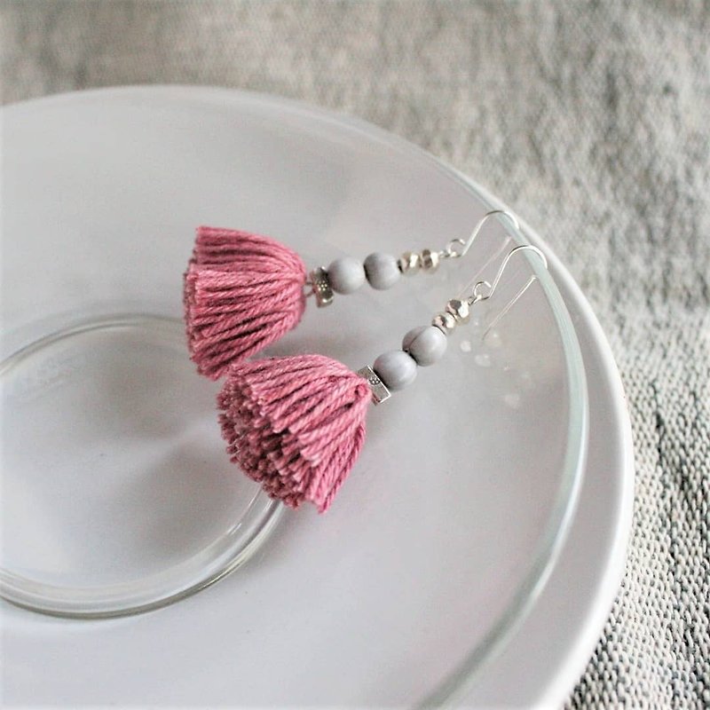 Dancer Earrings / Pink / Karen Silver Plant Dyed Thread Juzudama job's tears - ต่างหู - เงิน สึชมพู