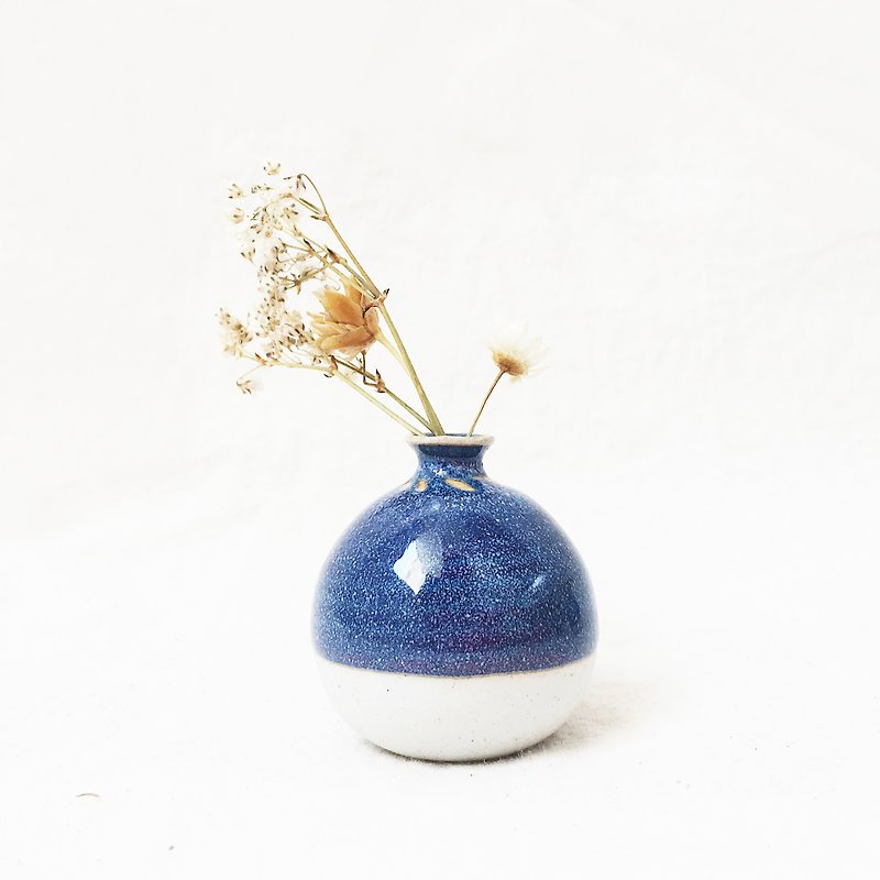Handmade Ceramic Mini Vase - Lake Blue - ตกแต่งต้นไม้ - ดินเผา สีน้ำเงิน