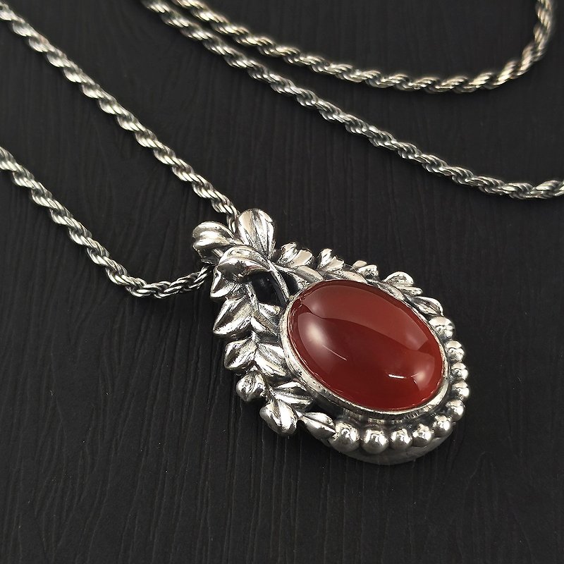 Vine Leaf Floral Reliefs Design Pendant - Red Agate, Silver 925 - Verduxo Dew - Necklaces - Gemstone Red