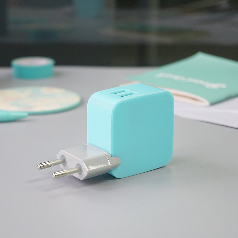 Smighty 4.2A Dual USB Wall Charger with interchangeable multinational connectors - Other - Paper Blue