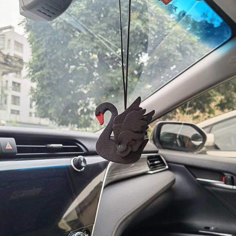 Handmade genuine leather swan ornaments Little Swan car hanging rearview mirror pendant bag hanging car decoration creative gift for men and women - พวงกุญแจ - หนังแท้ สีดำ