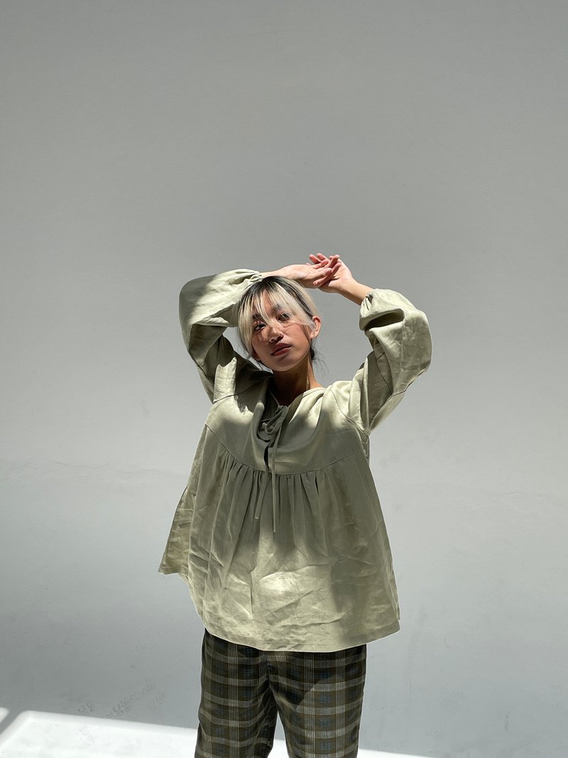 Linen long puffy sleeve blouse in Light Green - 女上衣/長袖上衣 - 棉．麻 綠色