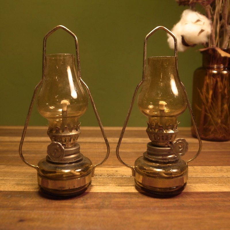 Old bone glass metal oil lamp VINTAGE - โคมไฟ - แก้ว 
