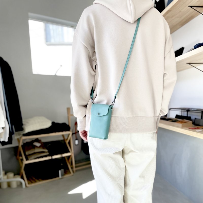 牛シュリンクレザーのスマホポシェット【スカイブルー】 - 側背包/斜背包 - 真皮 藍色