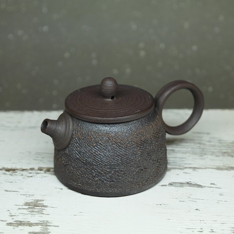 Shayan cannon taper is making pottery tea pot props - Teapots & Teacups - Pottery Brown
