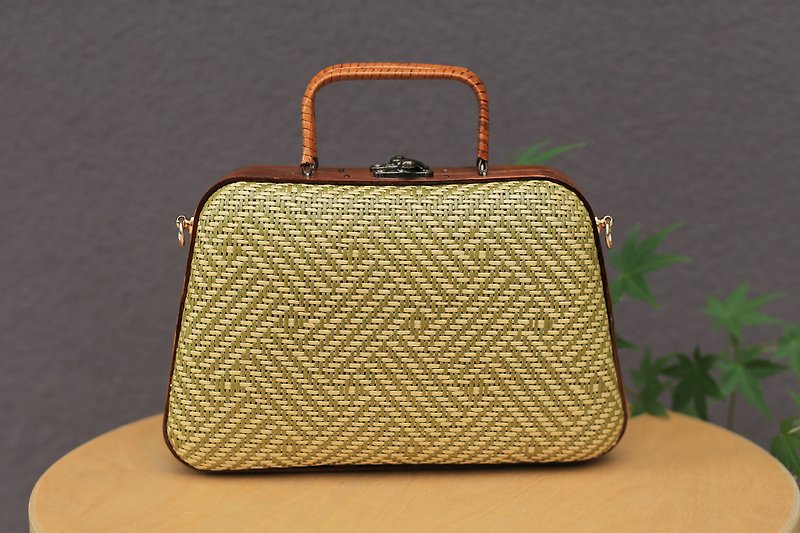 Bamboo woven series | Straw handbags | Out-and-out storage | Handmade bamboo strips binding - กระเป๋าถือ - พืช/ดอกไม้ 