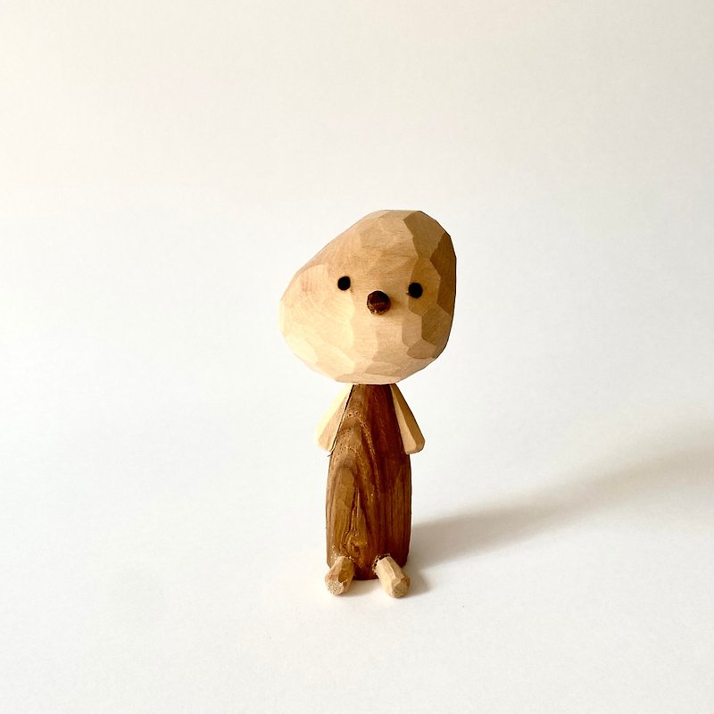 木彫りのノンは座って眺めています。 - 人形・フィギュア - 木製 ブラウン
