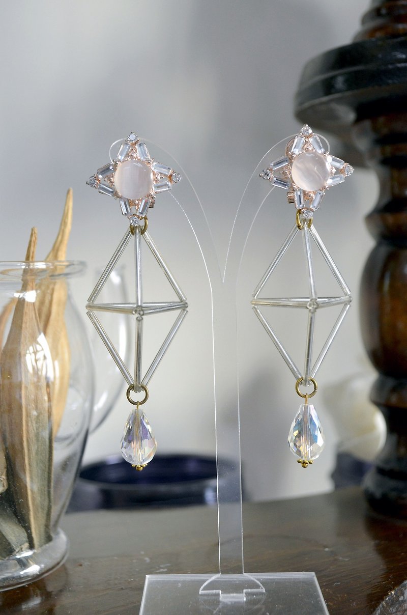 TIMBEE LO 銀色玻璃管串珠 幾何立體形狀耳環 - 耳環/耳夾 - 玻璃 銀色