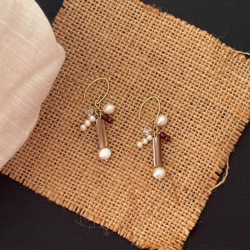 Pearl and natural stone 14k gold-filled hook earrings with a sense of design - ต่างหู - ไข่มุก 