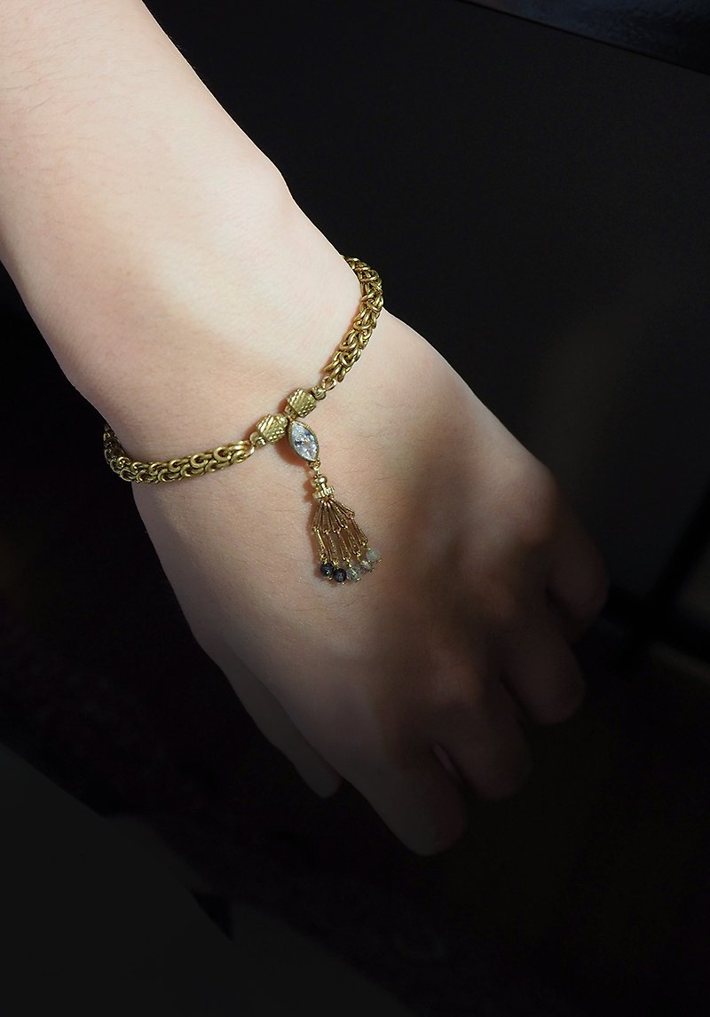 Traditional hair crystal tassel Bronze ring Bracelet - สร้อยข้อมือ - โลหะ สีทอง