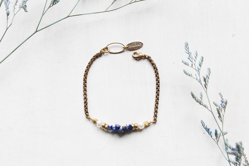 September Birthstone - Lapis lazuli Irregular Lapis Pearl Smile Series Copper Bracelet - สร้อยข้อมือ - เครื่องเพชรพลอย สีน้ำเงิน