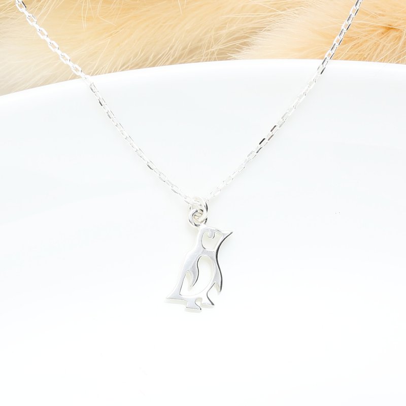 【Angel & Me】Cute penguin s925 sterling silver necklace Birthday gift - สร้อยคอ - เงินแท้ สีเงิน