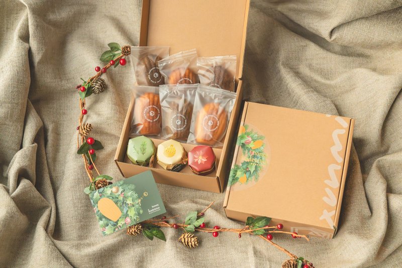 [Christmas Gift Box. Customized Gift] Honey Madeleine Gift Box-Christmas Style - เค้กและของหวาน - กระดาษ หลากหลายสี