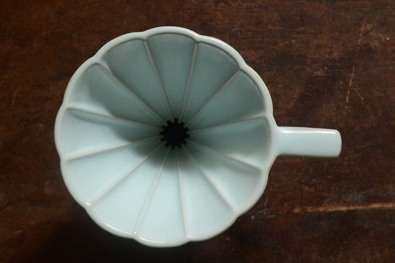 -Lake water blue chrysanthemum type long rib filter cup 01 hand brew filter cup coffee filter cup coffee filter - เครื่องทำกาแฟ - ดินเผา สีน้ำเงิน
