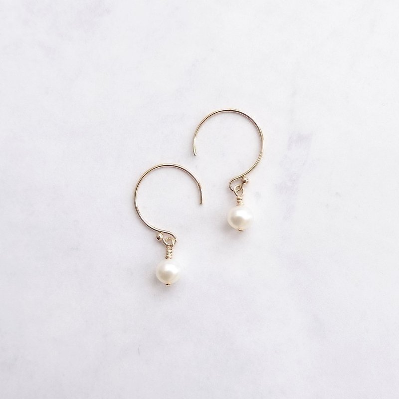 Simple Dainty Freshwater Pearl 14K GF Drop Earrings - ต่างหู - ไข่มุก ขาว