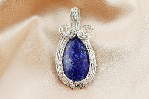 星空寶石 ∣ Starry Gems 金屬線編織。青金石墜子∣禮物 母親節 畢業
