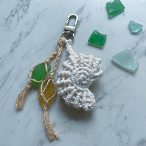 Macrame heart vine key chain charm - Shop Mermaid Macramé Keychains - Pinkoi