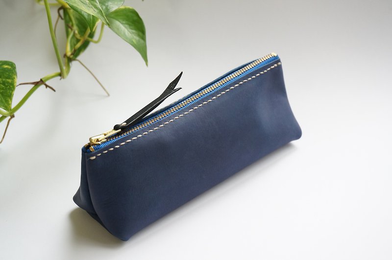 ::: dark blue ::: big taste triangular leather pencil pouch Valentine's Day Mother's Day Father's Day exchange gift Christmas graduation gift - กล่องดินสอ/ถุงดินสอ - หนังแท้ สีน้ำเงิน