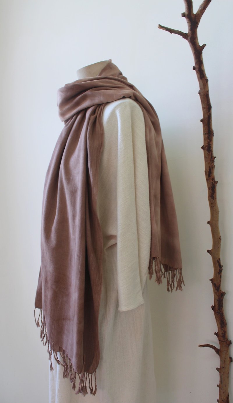 A pure series of deep memory in a pure cotton dyed scarf with isvara and wood - ผ้าพันคอ - ผ้าฝ้าย/ผ้าลินิน สีม่วง