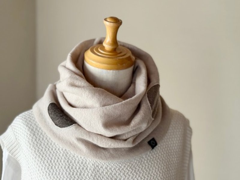 Pinkoi Proxy Purchase - Wear the warmth. Twisted reversible snood [MIZUTAMA] Smoke beige/ Brown/mocha - Scarves - Cotton & Hemp 