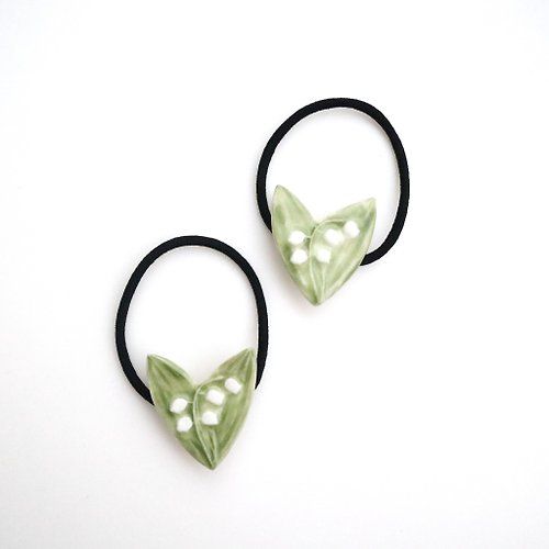 po-to-bo Lily of the valley hair tie
