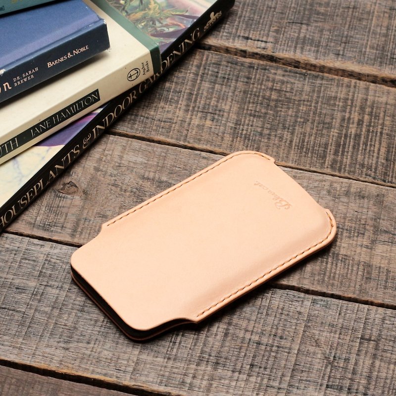 Minimal primary color vegetable tanned cow leather handmade iPhone case/bare metal - Phone Cases - Genuine Leather Brown