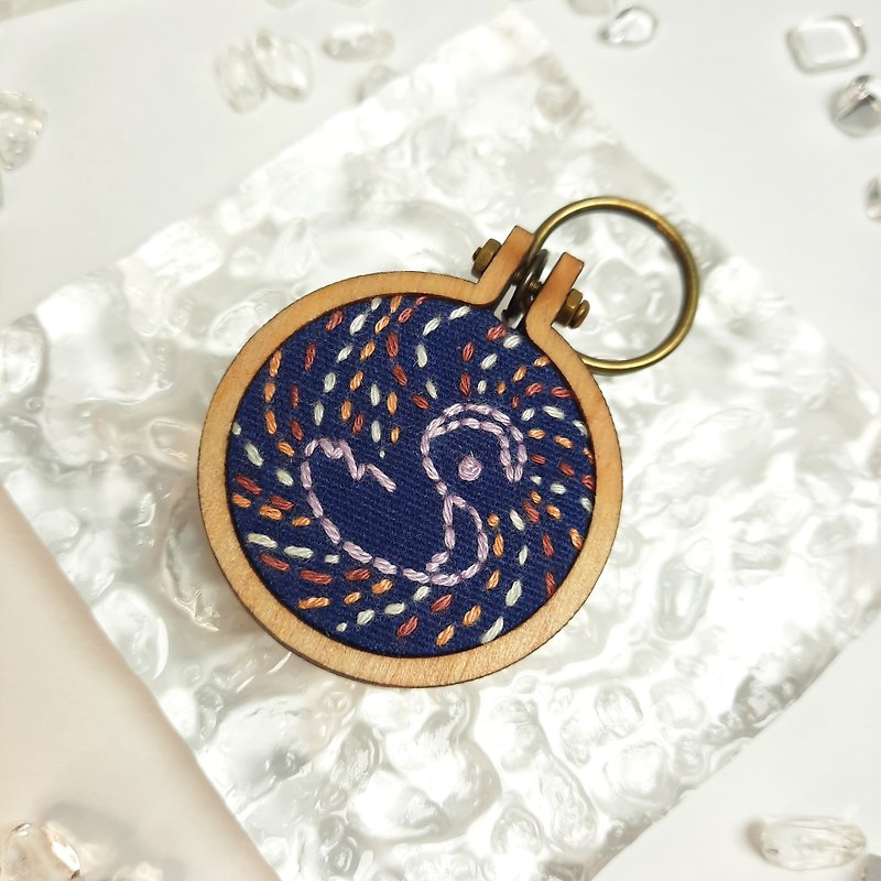 Blessing Rune Embroidered Keychain - ที่ห้อยกุญแจ - ไม้ สีน้ำเงิน