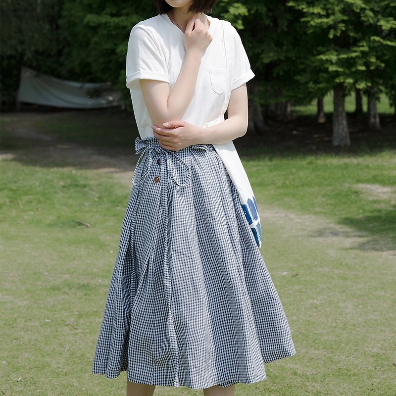 日系藍白格百褶半身裙|裙子|亞麻|獨立品牌|Sora-140 - 裙子/長裙 - 棉．麻 