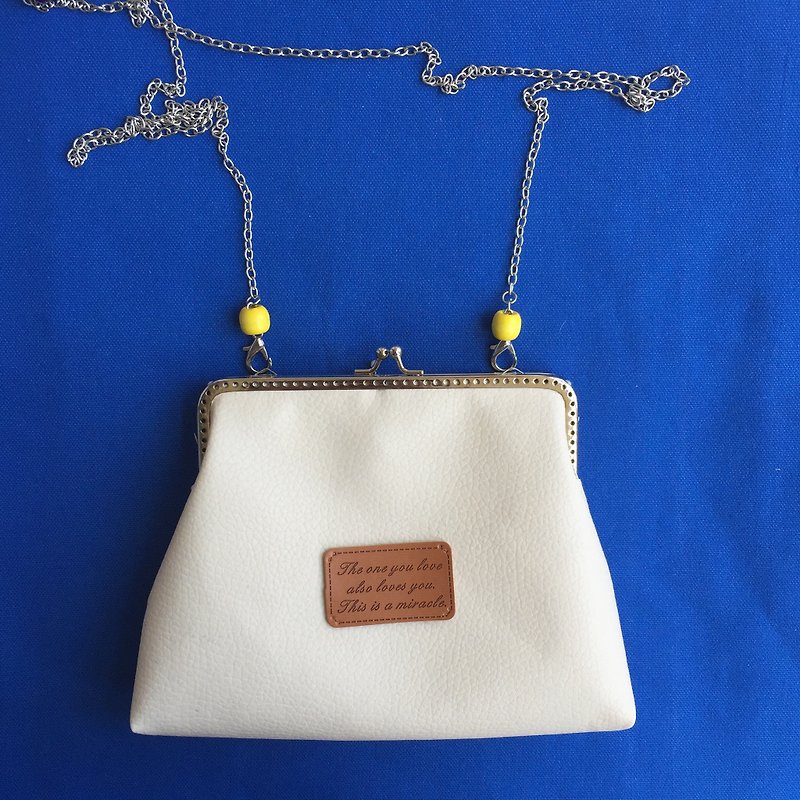 Beige tassel temperament minimalist creative handmade gift export gold shoulder bag slung purse cosmetic bag phone chain bag bagging small handbag leather clutch bag dinner - กระเป๋าคลัทช์ - หนังแท้ ขาว