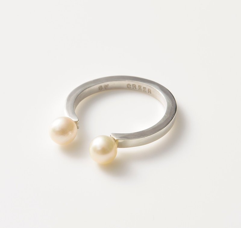 Pearl and circle ring - General Rings - Other Metals 