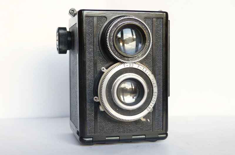 Lubitel medium format TLR 6x6 LOMO USSR lens T-22 4.5/75 for parts - Cameras - Other Materials Black