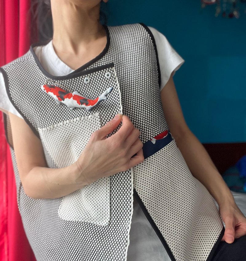 Unisex Vest made from Japanese traditional fabric SASHIKO cotton wave - เสื้อกั๊กผู้หญิง - ผ้าฝ้าย/ผ้าลินิน สีดำ