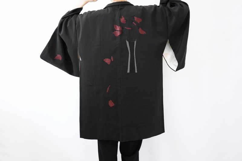 Japanese KIMONO, Embroidered kimono, black haori, authentic kimono - 女大衣/外套 - 絲．絹 黑色