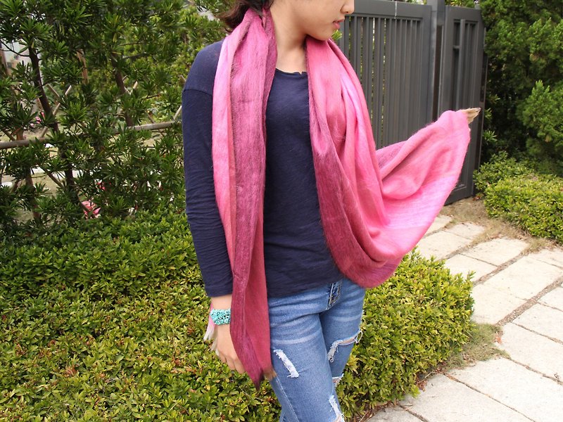 South American hand-made alpaca shawl long hair - Knit Scarves & Wraps - Other Materials Pink