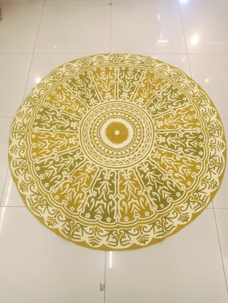 Indian Kashmir Hand Embroidered Wool Round Rug 152x152 - Apollo - พรมปูพื้น - ผ้าไหม สีเหลือง