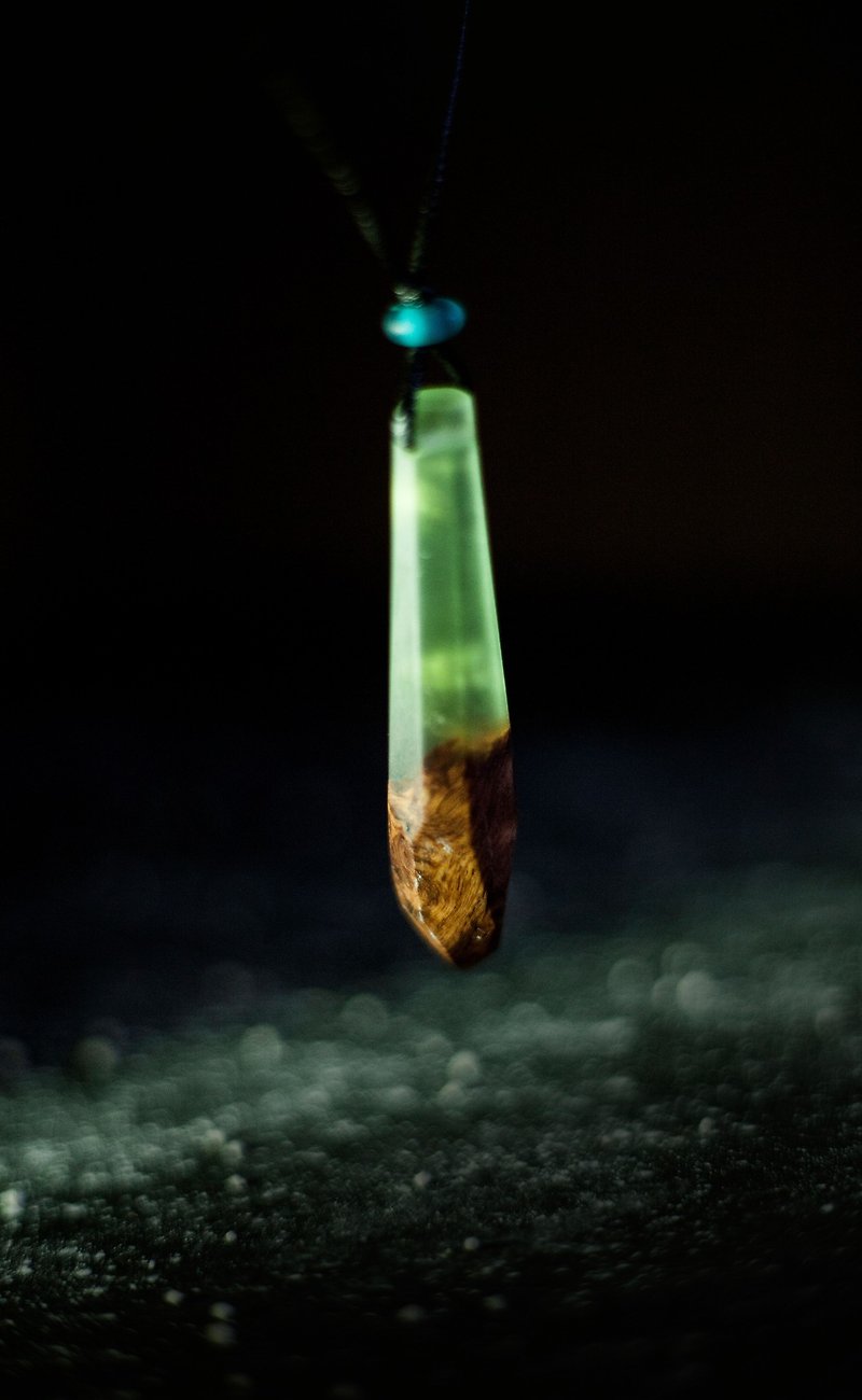 ORB-it Wood X Resin Necklace (Green Stardust Stardust) - สร้อยคอ - ไม้ สีเขียว