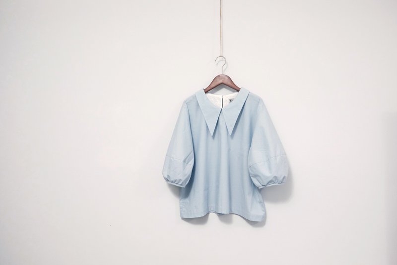 Small peak collar patchwork puff sleeve top/light blue cotton - Women's Shirts - Cotton & Hemp Blue