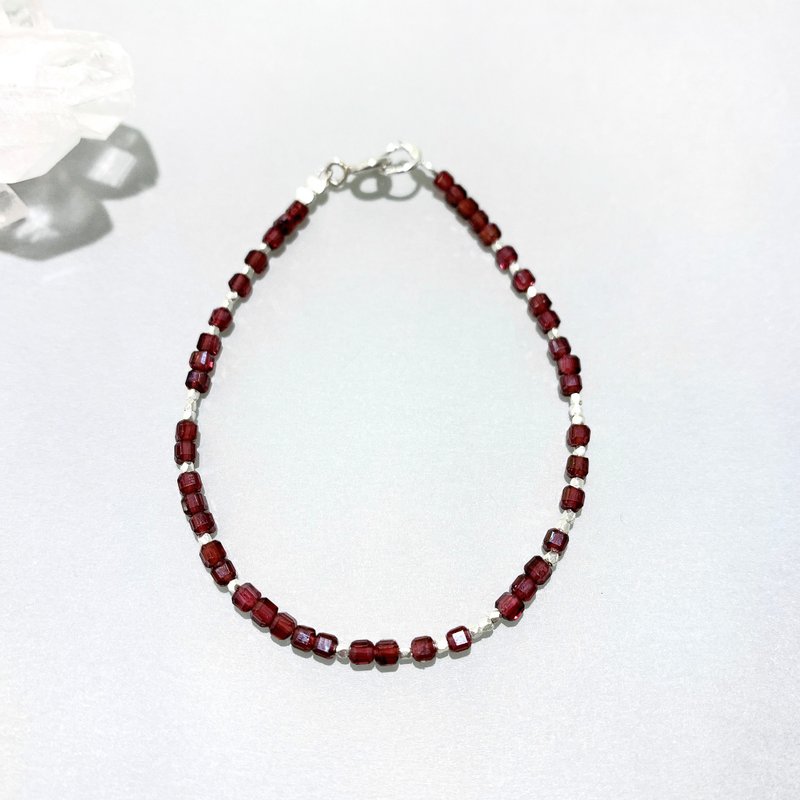 Ops Garnet silver bracelet-方糖/石榴石/純銀/酒紅色/簡約/手鍊 - 手鍊/手環 - 寶石 紅色