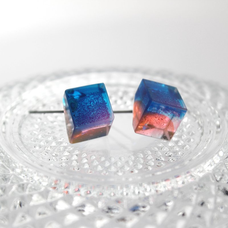 Resin Earrings / ICE CUBE / Waltz for Life is Born  - Earrings & Clip-ons - Plastic Pink