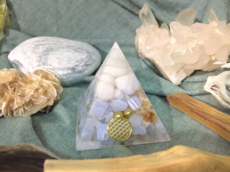 Orgonite 能量塔 — 白玉髓、藍紋瑪瑙 - 擺飾/家飾品 - 寶石 藍色
