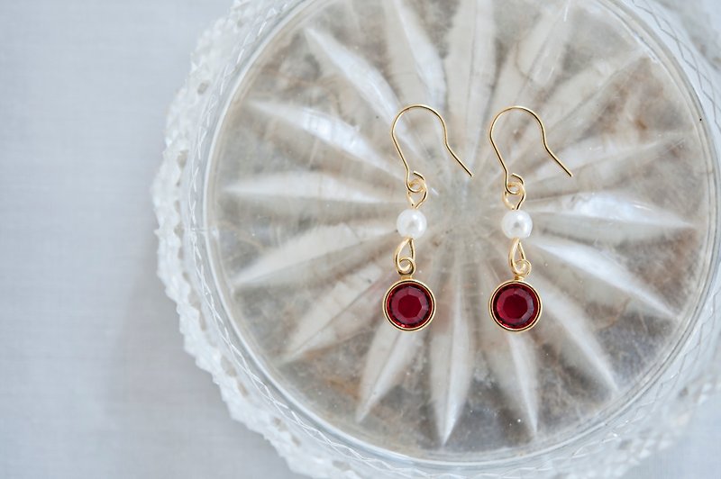 初綻系列水晶珍珠耳環 - 赤紅 - 耳環/耳夾 - 水晶 紅色